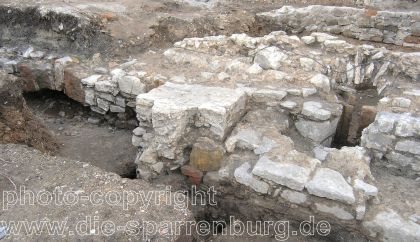 Schießscharte und Torbogen zur Stadtseite: 29,8 KB Schießscharte und Torbogen zur Stadtseite: 29,8 KB