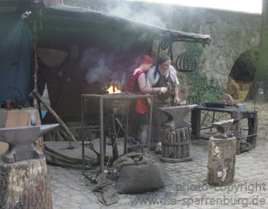 Mittelalterlicher Schmied auf dem Sparrenburgfest: 23,0 KB